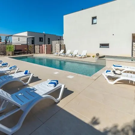 Pinna - Sv. Jerolim * 풀라